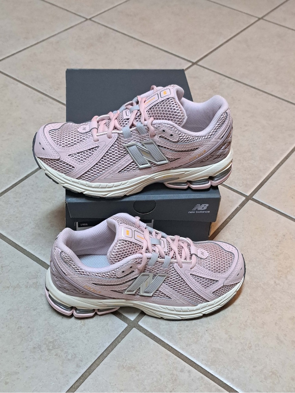New Balance 1906R sneakers -  'Rose Sugar' - Big Kids sz 5.5Y / Wmns 7.0 - Picture 2 of 12